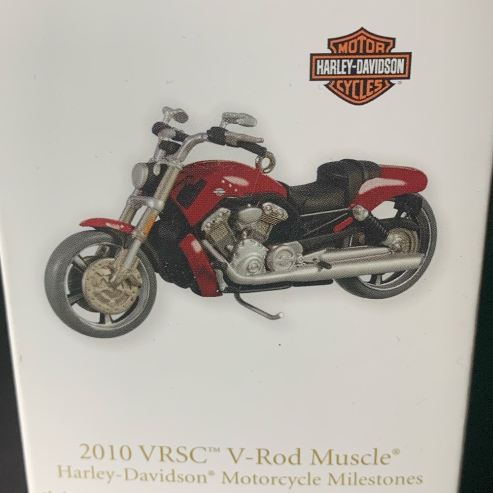 Harley-Davidson Hallmark Keepsake Ornament 2010 VRSC V ROD Muscle Motorcycle - Picture 2 of 5